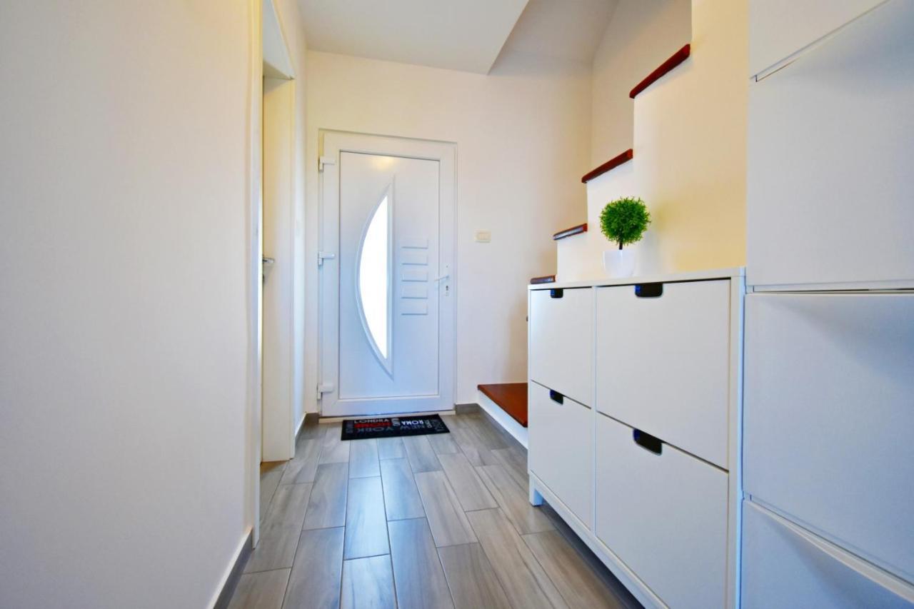 Apartman Lukas ラバック エクステリア 写真